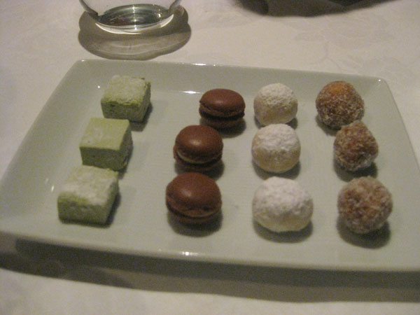 Petit fours